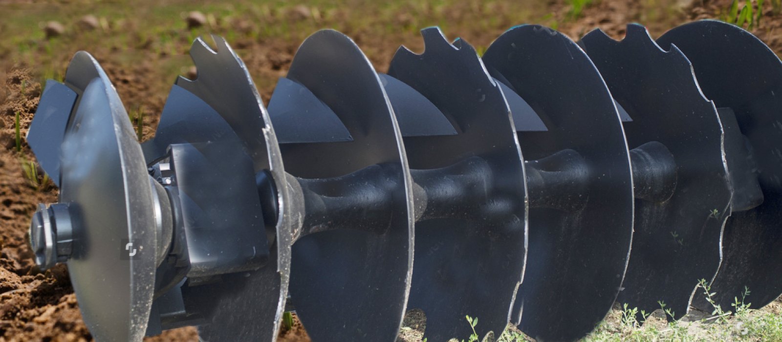Agricultural disc blades operating in a field